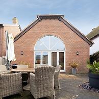 Superior House for 6 Near Beach w Parking Garden