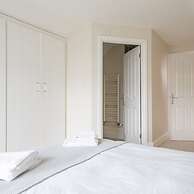 Superior House for 6 Near Beach w Parking Garden