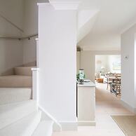 Superior House for 6 Near Beach w Parking Garden