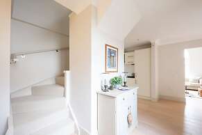 Superior House for 6 Near Beach w Parking Garden