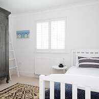 Superior House for 6 Near Beach w Parking Garden