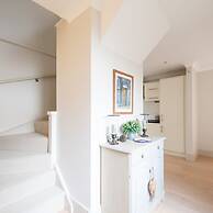 Superior House for 6 Near Beach w Parking Garden