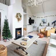 Superior House for 6 Near Beach w Parking Garden