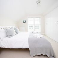 Superior House for 6 Near Beach w Parking Garden