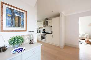 Superior House for 6 Near Beach w Parking Garden