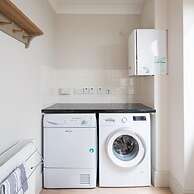 Superior House for 6 Near Beach w Parking Garden