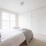 Superior House for 6 Near Beach w Parking Garden