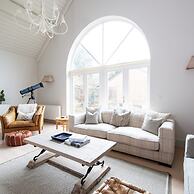 Superior House for 6 Near Beach w Parking Garden