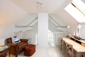 Superior House for 6 Near Beach w Parking Garden