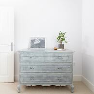 Superior House for 6 Near Beach w Parking Garden