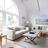 Superior House for 6 Near Beach w Parking Garden