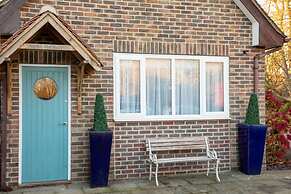 Stylish Cosy Annexe in Pretty Sailing Village