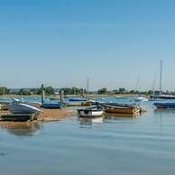 Stylish Cosy Annexe in Pretty Sailing Village