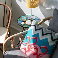 Stunning Beachfront Apt w Balcony Sea Views