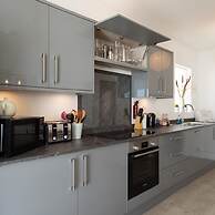 Stunning Beachfront Apt w Balcony Sea Views