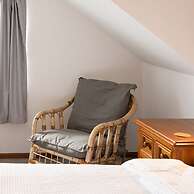 Stunning Beachfront Apt w Balcony Sea Views