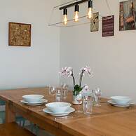 Stunning Beachfront Apt w Balcony Sea Views