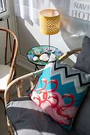 Stunning Beachfront Apt w Balcony Sea Views