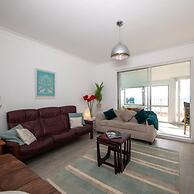 Stunning Beachfront Apt w Balcony Sea Views