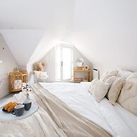 Luxury Penthouse Super King Bed 5 min to Beach