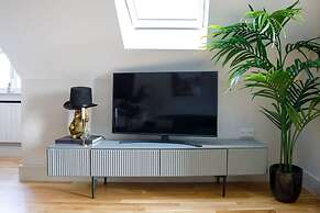 Luxury Penthouse Super King Bed 5 min to Beach