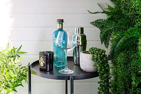 Luxury Penthouse Super King Bed 5 min to Beach