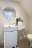 Luxury Penthouse Super King Bed 5 min to Beach