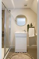 Luxury Penthouse Super King Bed 5 min to Beach