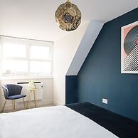 Luxury Penthouse Super King Bed 5 min to Beach