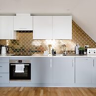 Luxury Penthouse Super King Bed 5 min to Beach