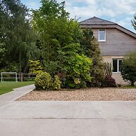 Lux Countryside Haven Mins to Beach Garden