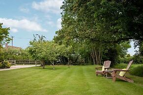 Lux Countryside Haven Mins to Beach Garden