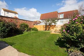 Absolute Beachfront With Decked Garden Oasis and Views