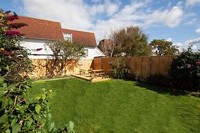 Absolute Beachfront With Decked Garden Oasis and Views