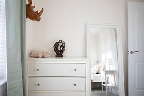 Charming Modern City Escape Garden Parking