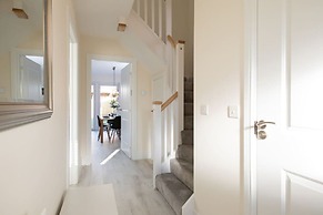 Charming Modern City Escape Garden Parking