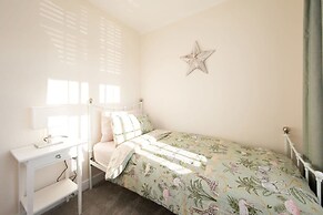 Charming Modern City Escape Garden Parking