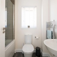 Charming Modern City Escape Garden Parking