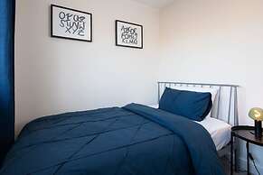 Charming Modern City Escape Garden Parking