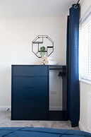 Charming Modern City Escape Garden Parking