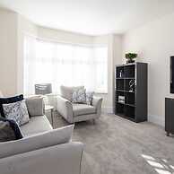 Charming Modern City Escape Garden Parking