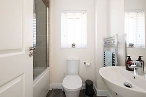 Charming Modern City Escape Garden Parking