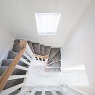 Charming Modern City Escape Garden Parking