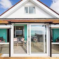 Beautiful Beachfront House wth Balcony Sea Views