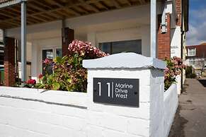 Beautiful Beachfront House wth Balcony Sea Views