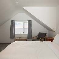 Beautiful Beachfront House wth Balcony Sea Views