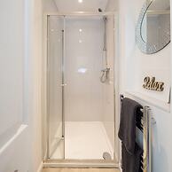 Beautiful Beachfront House wth Balcony Sea Views