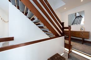 Beautiful Beachfront House wth Balcony Sea Views