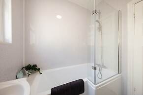 Beautiful Beachfront House wth Balcony Sea Views