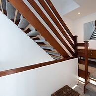 Beautiful Beachfront House wth Balcony Sea Views